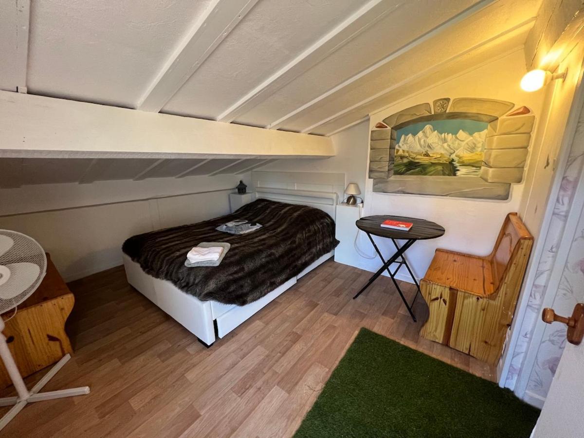 Maison D'Hotes L'Escale Du Loup Blanc Maringes Exteriér fotografie