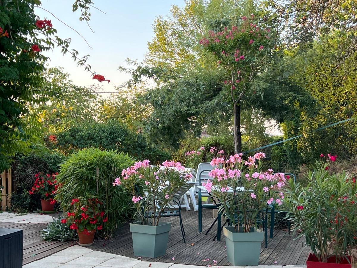 Maison D'Hotes L'Escale Du Loup Blanc Maringes Exteriér fotografie