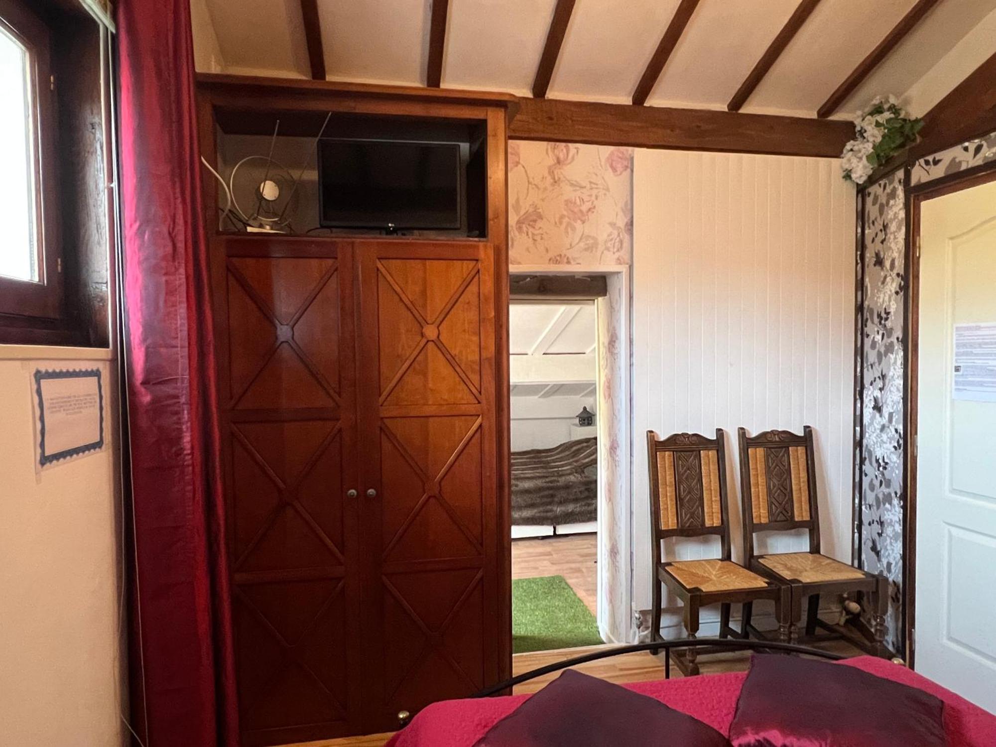 Maison D'Hotes L'Escale Du Loup Blanc Maringes Exteriér fotografie